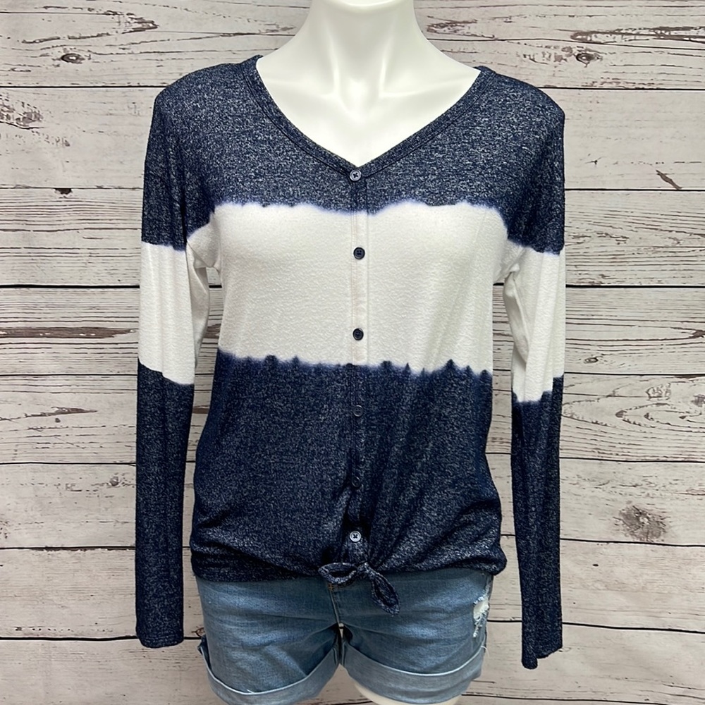 NWOT blue white tie dye marked tie front king sleeve button up